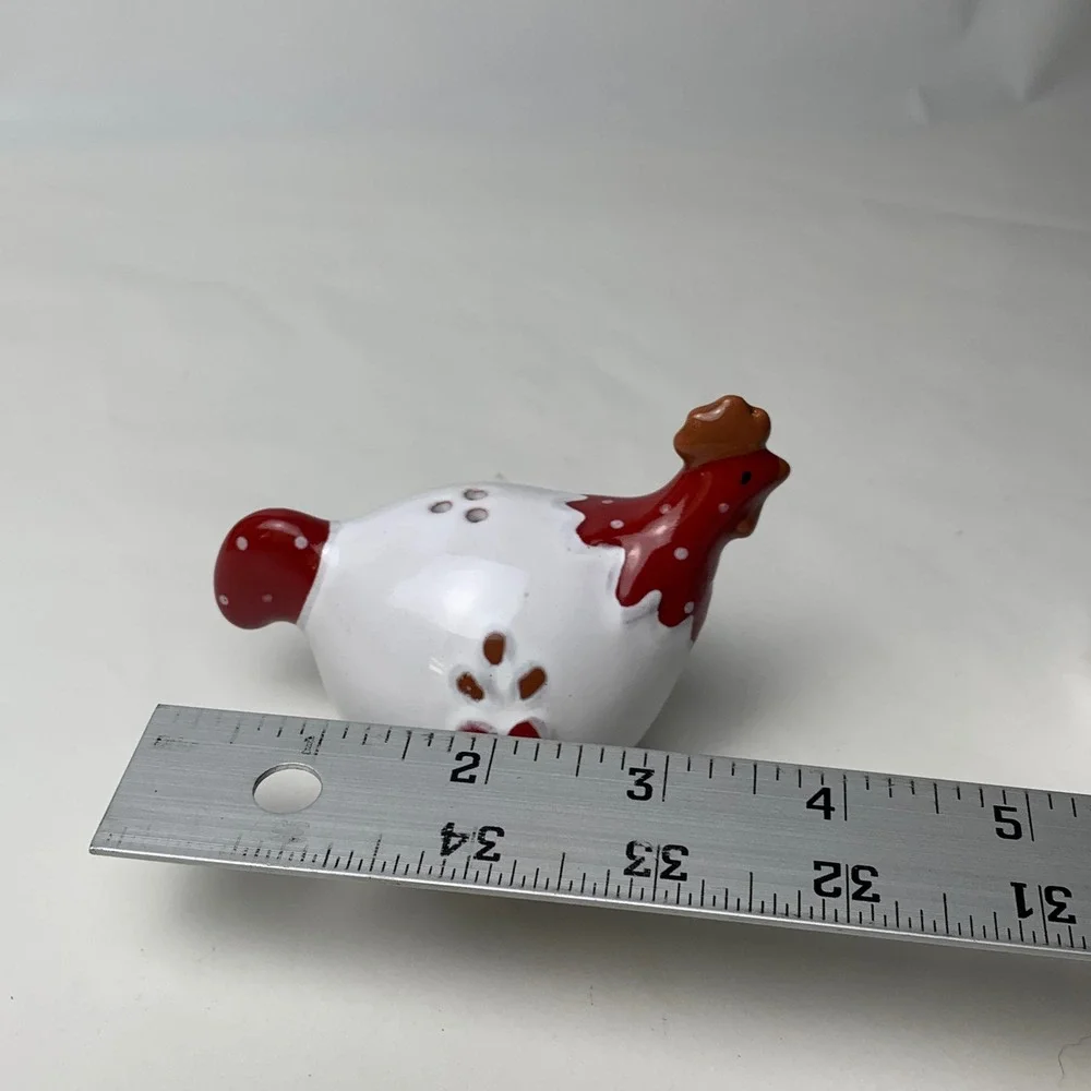 Vtg Style Ceramic Hen Salt and Pepper Shakers Red White Heart Farmhouse Decor